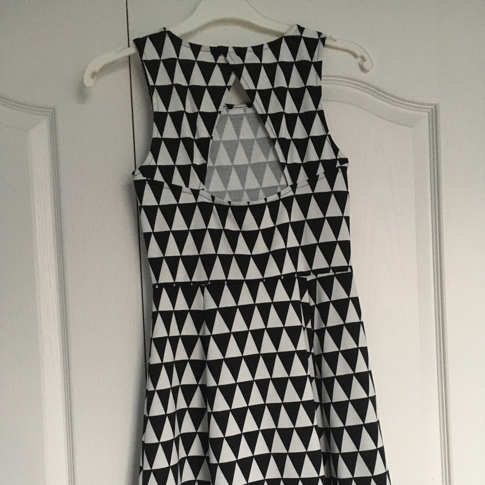 H&M Geometric Black and White Dress - Picture 2 of 5